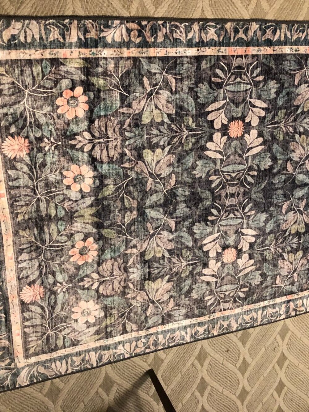 Beautiful 4' X 6' Washable Area Rug "Natalia" - Picture 3 of 6